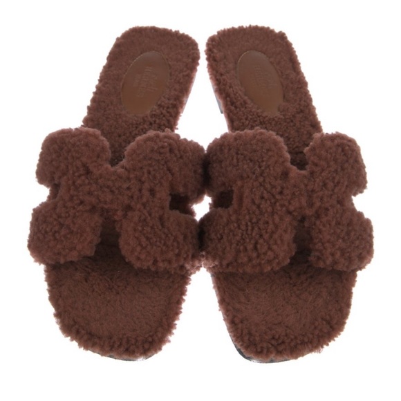 AUTH Hermes Oran Sandals in Shearling - Picture 2 of 5